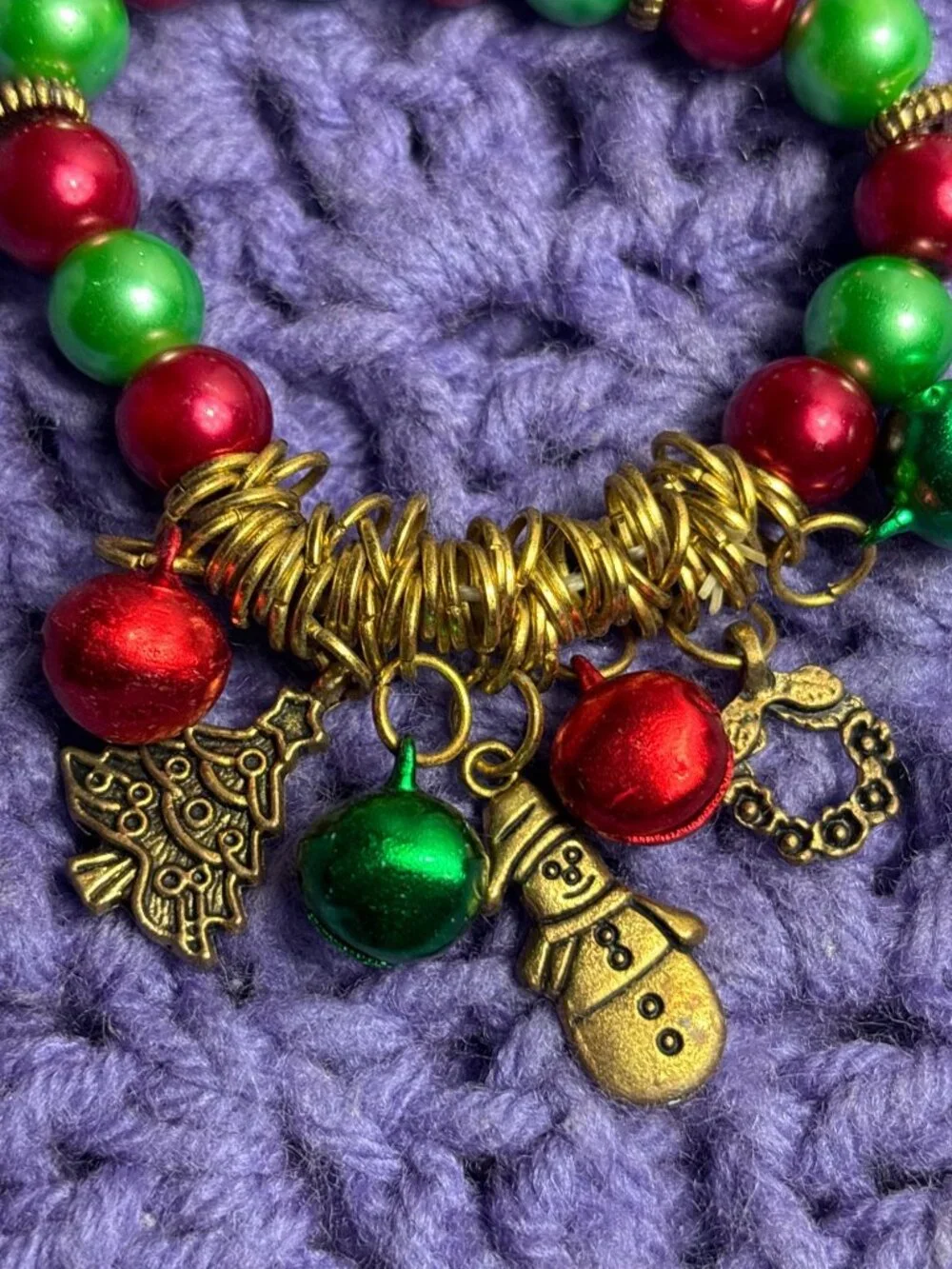 Vtg Jingle Bells Christmas Holiday Charm Bracelet Red Green Goldtone Beaded Tree